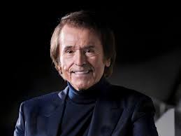 Legendary Spanish Singer Raphael Diagnosed with Brain Cancer