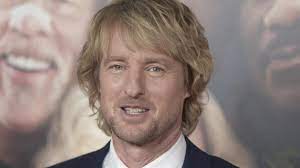 Actor owen wilson is known for his subtle humor and quirky roles in films like 'the royal tenenbaums,' 'wedding crashers' and 'inherent vice.' owen wilson was born on november 18, 1968, in dallas, texas. Owen Wilson Das Dritte Baby Ist Da