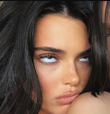 Watch Youtube Video Of Kylie Jenner Outfits Celebrity Quiz Show Support Kendall Jenner Style Kendall Jenner Outfits Kendall Jenner