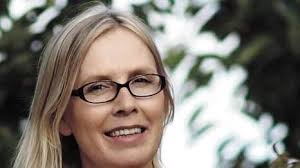 Who is Amanda Ducker and what is her first memory?