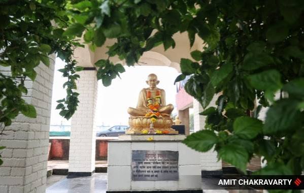 Mumbai Art Street: This Gandhi statue reminds one about the Mahatma's morning prayers | Mumbai News - The Indian Express
