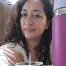 Tener una madre que ha entendido bien su rol es una bendición. Aprovecha  todo lo que puedas esto. Recuerda que no es perfecta y que vos tampoco lo  eres. Y que no