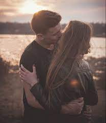 Beberapa orang mungkin pernah merasakan atau sedang menjalani fase kehidupan yang berat dan. Ciuman Bibir Mesra Gambar Orang Ciuman Dan Kata Kata Romantis