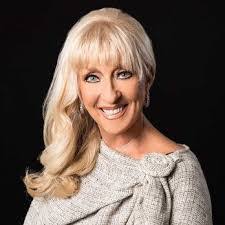 Lynette Robbins's Instagram, Twitter & Facebook