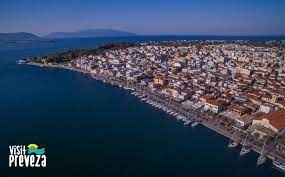 Πρέβεζας διαλέγοντας ανάμεσα σε 188 ποιοτικά ακίνητα με όλες τις ανέσεις. H Prebeza Ws Diametakomistiko Kentro Kai H Plh8ysmiakh Kai Epaggelmatikh Ths Syn8esh Apo To 1930 Ews