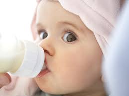 This was just as milk containers switched from glass bottles to these containers and people were obviously skeptical, so the ceo of the company that makes these milk cartons decided to show how great they are and how easy they are to open and use. Bottle Feeding Basics Babycentre Uk