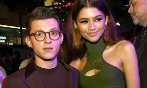But this week, the trio has become a duo after tom holland and zendaya were spotted kissing each other in a car in the silver lake neighborhood of la, seemingly. Ab98lqoywxzntm