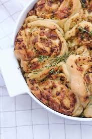 Mozzarellabrot Nach Jamie Oliver Fur Schone Sommerabende Tastesheriff Rezept Lebensmittel Essen Rezepte Jamie Oliver