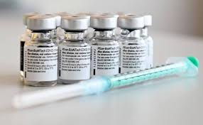 El efecto secundario poco común que puede experimentar 1 de cada 100 personas es el agrandamiento de los ganglios linfáticos. Covid Los Efectos Secundarios Desconocidos Hasta Ahora De Las Vacunas De La Covid De Astrazeneca Pfizer Y Moderna Que Se Han Dado En Espana La Verdad