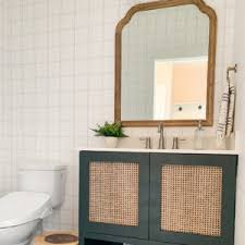 decorating around a pedestal sink