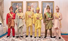 Tengku panglima muda tengku ahmad ismail mu'adzam shah tengku arif bendahara tengku muhammad iskandar ri'ayatuddin shah don't forget to subscribe, like. Lucas Szkopinski Pa Twitter The Couple Has Three Sons Tengku Hassanal Ibrahim Alam Shah The Crown Prince And The Regent 1995 Tengku Muhammad Iskandar Riayatuddin Shah 1997 And Tengku Ahmad Ismail Muadzam