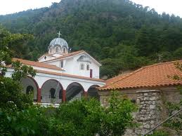 Ιερά μονή οσίου δαυίδ γέροντος (ευβοίας) στη βόρεια εύβοια, στις πλαγιές του βουνού καβαλάρης και σε υψόμετρο 927 μέτρων, σε απόσταση περίπου 30 χιλιομέτρων από την αιδηψό, βρίσκεται η ιερά μονή του οσίου δαυίδ. To Istoriko Monasthri Toy Osioy Dayid Sthn Eyboia Orthodox Times