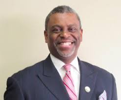 ESSEX COUNTY COLLEGEPRESIDENT STEPS DOWN -