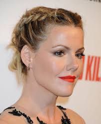 She started taking acting classes when she was ten and had roles in local theater productions. Kathleen Robertson Wearing Lorena Sarbu At Bates Motel Season 2 Premiere Party Celebmafia