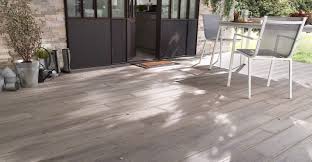 vous serez seduit par ce carrelage imitant bois a l esthetique etonnante la rugosite et l aspect chaud d carrelage terrasse carrelage exterieur sol exterieur