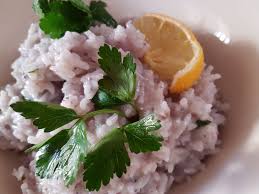 Ricetta per il riso con il prezzemolo, un primo piatto della tradizione lombarda arricchito con i fegatini e le mandorle. Risotto Al Caviale Con Panna Vegetale Ricette Deliziose In Pentola Food Travel Blog