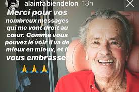 Il a signé, fait très rare pour lui. Un Fils D Alain Delon Publie Une Photo Rassurante De Son Pere La Presse
