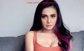 Bakal memasuki usia enam tahun pada 1 november ini, aaisyah dilihat semakin pandai bergaya seperti ibunya. Myartis Com Myartis My Artis Zizi Kirana Orang Rasa Seksi Tapi Saya Rasa Biasa Saja