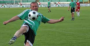 The bulk of his professional career was spent with legia warsaw and in spain. Kowalczyk Paczki Dla Najlepszych Legionisci Com