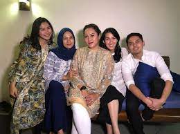 Subscribe my channel ⬇⬇⬇ youtu.be/kfczufbr8kw. Profil Terlengkap Mantan Isteri Ariel Sarah Amalia Usia Suami Sekarang Kisah Cinta Kabar Terbaru Hingga Gambar Dan Foto Terbarunya Dont Sad