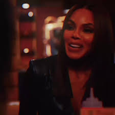 Mallory Beauty in Black