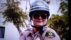 Mall cop 2 movie reviews & metacritic score: Lili Gagnon Doublage Paul Blart 2 Mindy Youtube