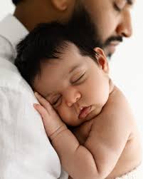 Those sweet newborn snuggles 🥰 But they don't stay this little for very  long 🥹 Some things in life you can postpone till 'later' or 'one day', but  newborn photography is not