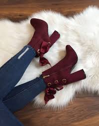 Un choix unique de bottines bordeaux disponible dans notre magasin. Bottines Bordeaux En Suedine A Talons Et Lacets Satin