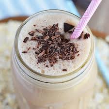 Smoothies Au Chocolat Et Au Beurre D Arachide Avec Images Smoothie Recette Idee Recette Chips De Courgettes Au Parmesan
