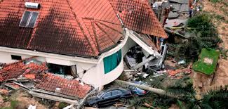 Malaysian red crescent deployed its volunteers from selangor branch and staff from the national headquarters to the landslide area at bukit antarabangsa around 4.00 am. Mudslide Hits Malaysian Capital Environment News Al Jazeera