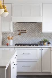 Of subway marble travertine and has grown in shiny subway tile backsplash herringbone pattern home design idea white subway tile backsplash design. 42 Colorfull Herringbone Backsplash Ideas Trendy
