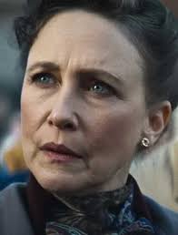 Thor Star Chris Hemsworth Welcomes Deadpool to the MCU