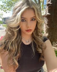 Kayla Hamlin's Instagram, Twitter & Facebook