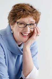 The Surgeon's Special Delivery : Lowe, Fiona: Amazon.in: Books