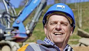 Un motard quitte les chantiers