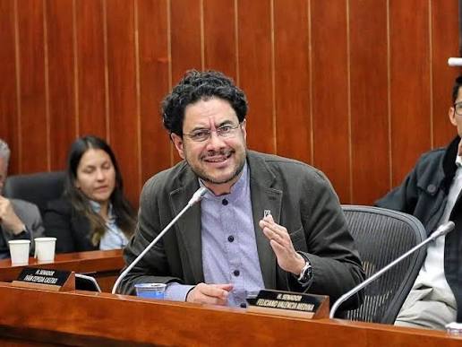 Iván Cepeda defiende diálogo con empresarios y responde críticas