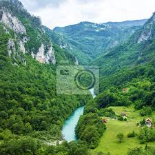 Se omdömen och bilder för berg i montenegro, europa på tripadvisor. Grune Hugel Und Berg Fluss Naturliche Landschaft Montenegro Leinwandbilder Bilder Tour Tourismus Albanien Jugoslawien Myloview De