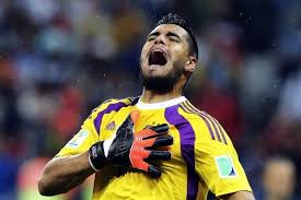 El arquero titular de la selección argentina el mundial, sergio romero, se cuadró con varios de sus compañeros como gabriel heinze, javier mascherano, jonás gutiérrez y martín palermo, y opinó que desea que diego armando maradona continúe al mando de la selección argentina. Las Mejores Atajadas De Chiquito Romero El Arquero Del Misterioso Papelito Deportes