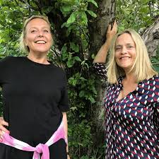 Skåber forsikrer i podkasten, som drives av journalist kjersti kvam og psykolog og lykkeforsker ragnhild bang nes, at hun har det. To I Campingstol Henriette Steenstrup Og Linn Skaber P2 Serier Lyssna Har Poddtoppen Se