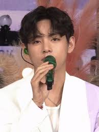 ♣ he won melon music award for new artist of the year in 2013. Bts S V And J Hope Leave Armys Shook With Their Handsome Short Haircuts Koreaboo
