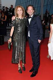 Delphine de vigan has crafted a beautiful, moving story that i enjoyed and would recommend even though i finished the novel with a tear in my eye delphine de vigan indubitably ranks amongst my top ten contemporary french authors so when i found that she'd just released another novel entitled. Francois Busnel La Grande Librairie Decouvrez Sa Compagne Delphine De Vigan