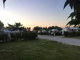 L'area camping è realizzata con ampie piazzole di diverse metrature, dove è possibile sostare e campeggiare con: Agricamper Impalancati Di Cecina Li Giro Per Campeggi Campeggi Camper Viaggi
