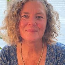 Nellie Crowder's Instagram, Twitter & Facebook