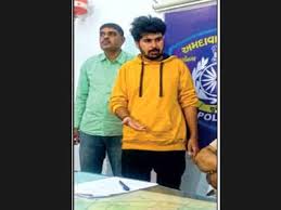 For this he needs to find weapons and vehicles in caches. Sister Calls Cops On Man S Con Call Operation In Ahmedabad Ahmedabad News Times Of India