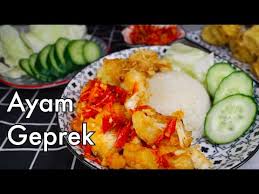 Resep sambal ayam geprek paling enak beda dari yang lain | sambal ayam geprek layak jual. Easy Ayam Geprek Smashed Indonesian Crispy Fried Chicken With Spicy Sambal English Recipe Youtube