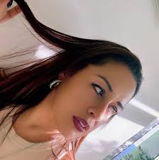 El remedio para la envidia, es una mezcla de distancia y silencio. Lo que  otro no ve ni escucha, no puede arruinar. Se reservado, celebra en privado  y crece en silencio. El