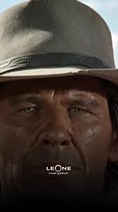 Joe: "Don Benito Rojo, mi state ascoltando vero? So che vi serve gente, bhe  io sono disponibile. Ma badate prima di accettare. Costo caro!”