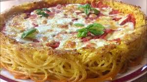 Frittata di spaghetti al forno alla napoletana nello stampo per ciambella. Pizza Di Spaghetti Ricetta Facile E Veloce Tutti A Tavola Youtube