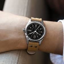 Our rugged, robust tactical watches offer army style with outdoor capabilities. Hamilton Khaki Field Automatic 40mm Black On Strap Hodinkee Shop
