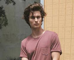 Chase stokes and madelyn cline in 'outer banks.' jackson lee davis/netflix for season 2, as soon as we get to work, we'll support each other, the maryland native told v man. Chase Stokes 16 Facts You Never Knew About The Outer Banks Actor Popbuzz